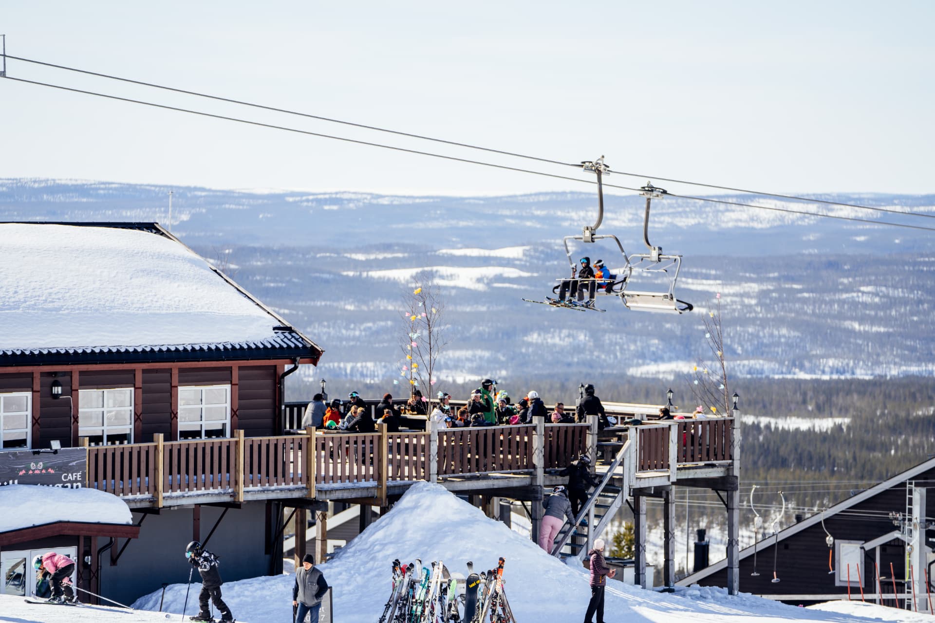 Fullt på terrassen